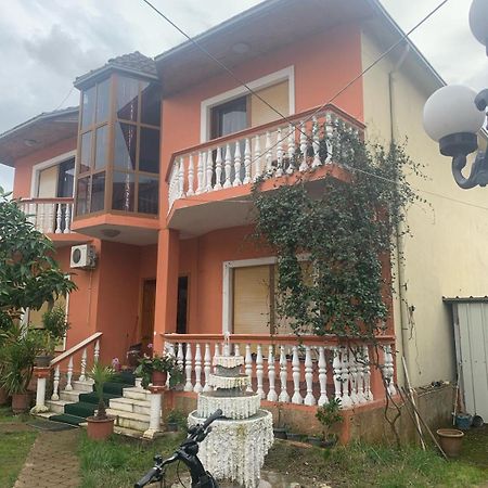 Friends Hostel & Tours Shkodër Esterno foto